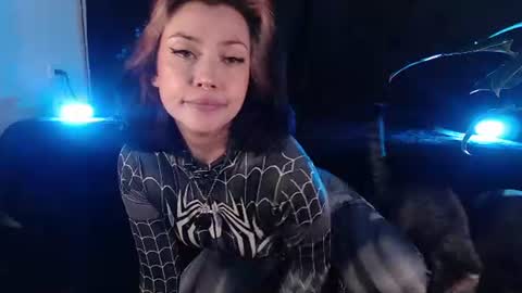 Snapshot of elly_uwuw chatting on 06-16-26, 01:19 Emy Castro online show from 06-16-26, 01:19