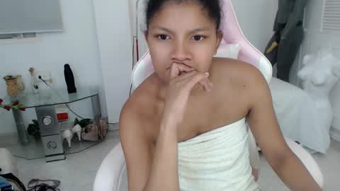 Elly online show from 01-05-25, 03:32