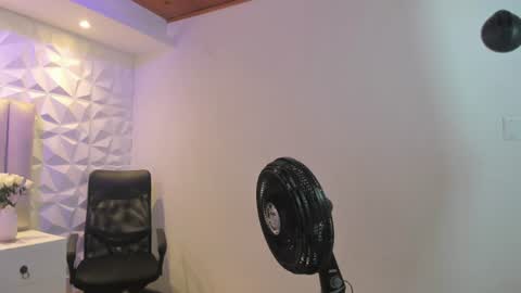 Ellye online show from 07-14-26, 12:22