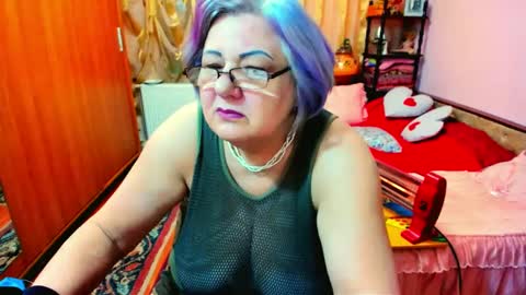 Snapshot of ellyhot53 chatting on 12-19-24, 12:34 ellyhot53 online show from 12-19-24, 12:34