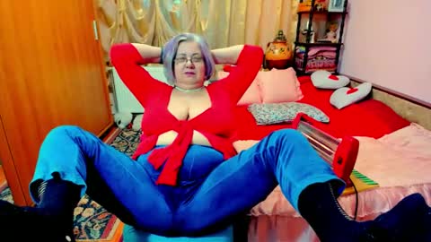Snapshot of ellyhot53 chatting on 12-26-24, 12:14 ellyhot53 online show from 12-26-24, 12:14
