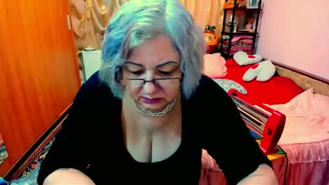 Snapshot of ellyhot53 chatting on 01-04-25, 02:56 ellyhot53 online show from 01-04-25, 02:56