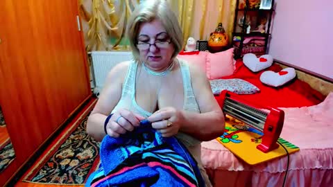 Snapshot of ellyhot53 chatting on 01-28-25, 03:14 ellyhot53 online show from 01-28-25, 03:14
