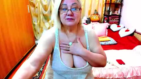 Snapshot of ellyhot53 chatting on 10-05-25, 03:54 ellyhot53 online show from 10-05-25, 03:54