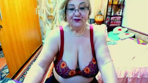 Snapshot of ellyhot53 chatting on 06-27-26, 10:26 ellyhot53 online show from 06-27-26, 10:26