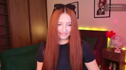 Snapshot of ellypeach chatting on 06-24-26, 12:37 EllyPeach online show from 06-24-26, 12:37