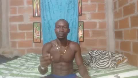 Snapshot of elmiltonnjakee chatting on 07-13-26, 07:33 elmiltonnjakee online show from 07-13-26, 07:33