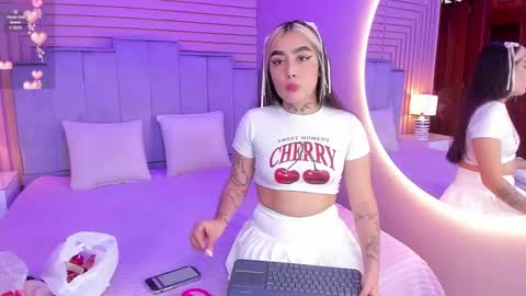 Elodie  online show from 02-11-25, 12:05