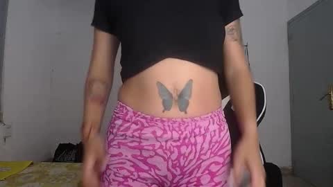 Snapshot of elody_j chatting on 06-18-26, 09:14 elody online show from 06-18-26, 09:14