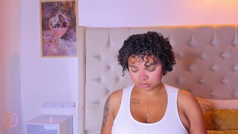 Snapshot of eloisa_cleavage_ chatting on 05-16-26, 10:01 Maya online show from 05-16-26, 10:01