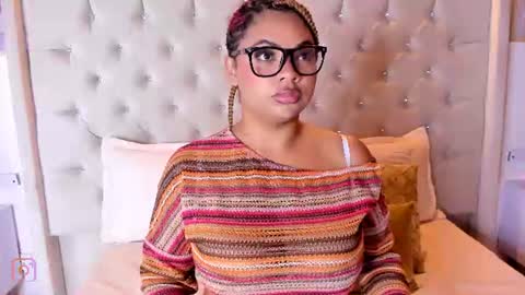 Snapshot of eloisa_cleavage_ chatting on 07-13-26, 11:02 Maya online show from 07-13-26, 11:02
