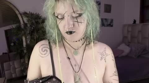 Snapshot of eloisee_ chatting on 05-13-26, 09:00 Eloise . online show from 05-13-26, 09:00