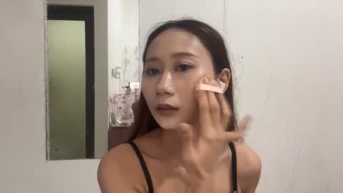Snapshot of eloisprovino chatting on 06-18-26, 04:57 Eva online show from 06-18-26, 04:57