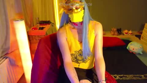 ElowenStarshade online show from 04-17-26, 08:12