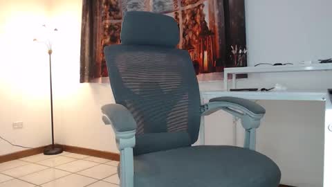 Snapshot of eloysamm chatting on 11-25-25, 12:32 eloysamm online show from 11-25-25, 12:32