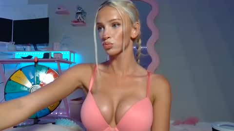 elsa_may online show from 04-14-26, 12:16