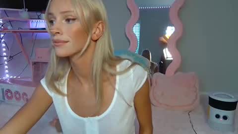 Snapshot of elsa_may chatting on 06-10-26, 12:00 elsa_may online show from 06-10-26, 12:00
