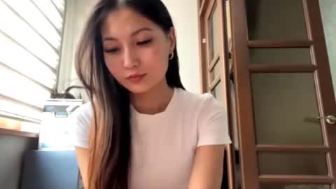 Mia online show from 06-01-26, 11:01