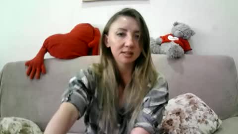 Snapshot of elvinasweet chatting on 09-19-25, 06:15 ElvinaSweet online show from 09-19-25, 06:15