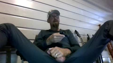 Snapshot of elwooood7 chatting on 10-19-25, 01:23 elwooood7 online show from 10-19-25, 01:23