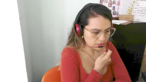 Snapshot of elyra_fox chatting on 02-19-26, 06:04 elyra_fox online show from 02-19-26, 06:04