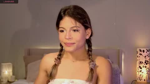 Snapshot of elysemoonlight chatting on 05-27-26, 05:04 Elyse online show from 05-27-26, 05:04