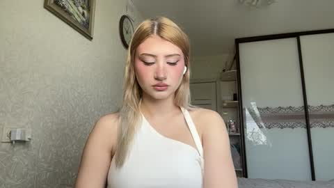Snapshot of elysesengun chatting on 06-01-26, 02:46 Viktorie online show from 06-01-26, 02:46