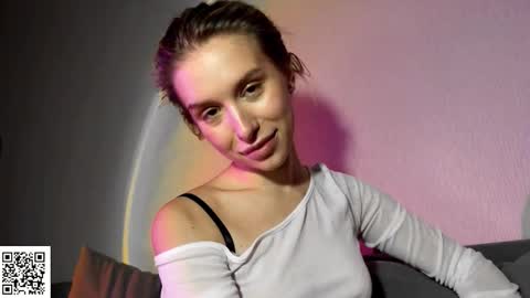 Elysia online show from 10-20-25, 09:48