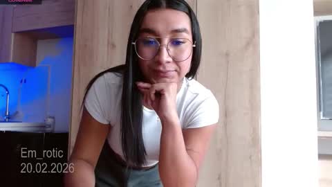 Snapshot of em_rotic chatting on 02-20-26, 03:01 Emilia online show from 02-20-26, 03:01