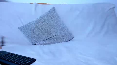 Snapshot of ema_a0 chatting on 06-26-26, 01:10 Ema online show from 06-26-26, 01:10