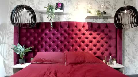 Snapshot of ema_luna_ chatting on 10-16-25, 08:32 Ema online show from 10-16-25, 08:32