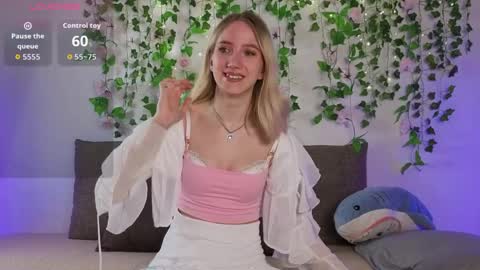 Snapshot of emacalim_ chatting on 03-28-26, 09:36 Emma online show from 03-28-26, 09:36