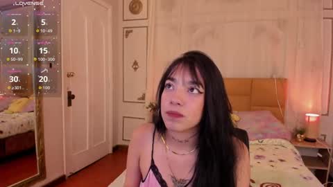 Snapshot of emalittle chatting on 07-14-26, 03:33 Emma online show from 07-14-26, 03:33