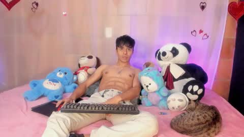 Snapshot of emalu_jones chatting on 02-25-26, 02:10 Ema Luna online show from 02-25-26, 02:10