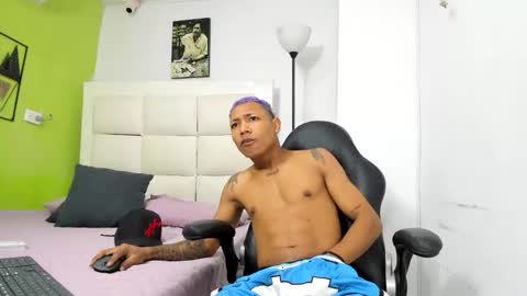 Snapshot of emanuel_23cm_ chatting on 02-27-26, 03:06 EMANUEL online show from 02-27-26, 03:06