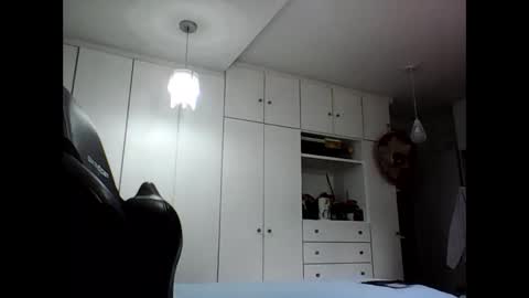 embarrassed_str8_3incher online show from 05-08-26, 06:35