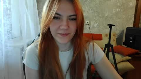 Snapshot of ember__fox chatting on 05-25-26, 10:54 ember__fox online show from 05-25-26, 10:54