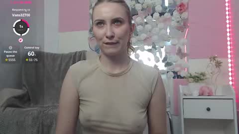 Snapshot of emberluna_ chatting on 06-18-26, 06:46 Ember online show from 06-18-26, 06:46