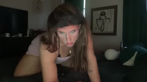 Snapshot of emberrrose87 chatting on 04-24-26, 10:39 emberrrose87 online show from 04-24-26, 10:39