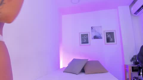 emelie_89 online show from 02-08-25, 11:44