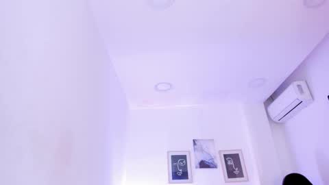 emelie_89 online show from 10-09-25, 12:03