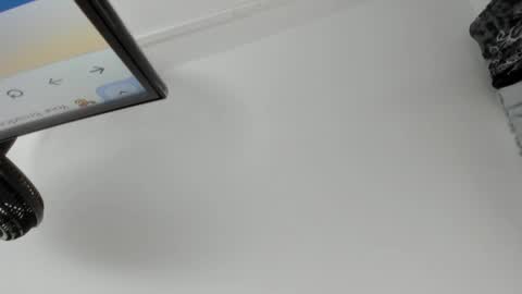 Snapshot of emelie_ch_ chatting on 12-02-24, 09:28 Emily  online show from 12-02-24, 09:28