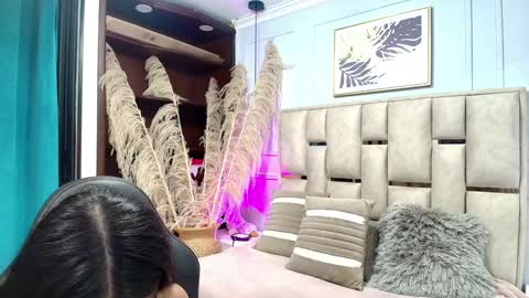 Snapshot of emelie_ch_ chatting on 01-19-25, 05:37 Emily  online show from 01-19-25, 05:37