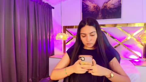 Snapshot of emelie_ch_ chatting on 05-17-26, 07:50 Emily online show from 05-17-26, 07:50