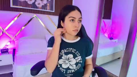 Snapshot of emelie_ch_ chatting on 05-31-26, 06:53 Emily online show from 05-31-26, 06:53