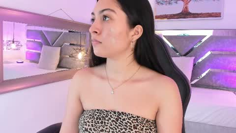 Snapshot of emelie_ch_ chatting on 06-17-26, 04:15 Emily online show from 06-17-26, 04:15