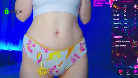 Snapshot of emelycrystal chatting on 11-11-25, 12:54 Emely online show from 11-11-25, 12:54