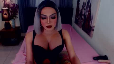 Snapshot of emeraldshemales chatting on 03-09-26, 06:06 Emerald online show from 03-09-26, 06:06