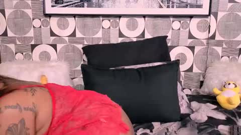 Snapshot of emeraldspark chatting on 09-23-25, 06:49 emerald online show from 09-23-25, 06:49