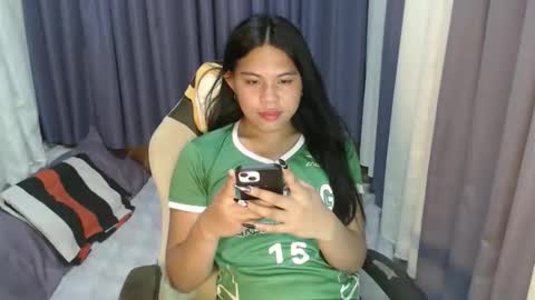 Snapshot of emere_kai_24xxx chatting on 06-11-26, 03:48 Chelle dont forget to folloe me and thumps up online show from 06-11-26, 03:48